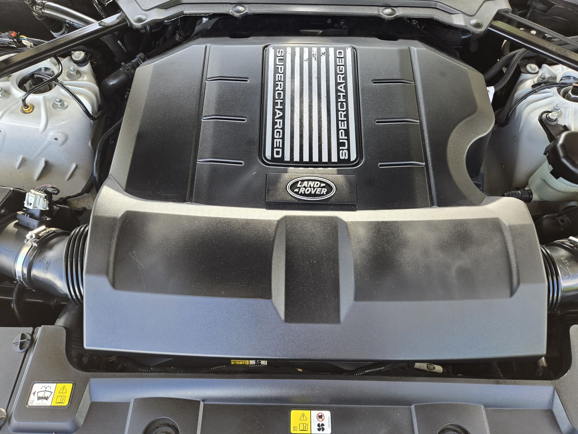 Used 2018 Fuji White Land Rover 5.0L V8 Supercharged image 29