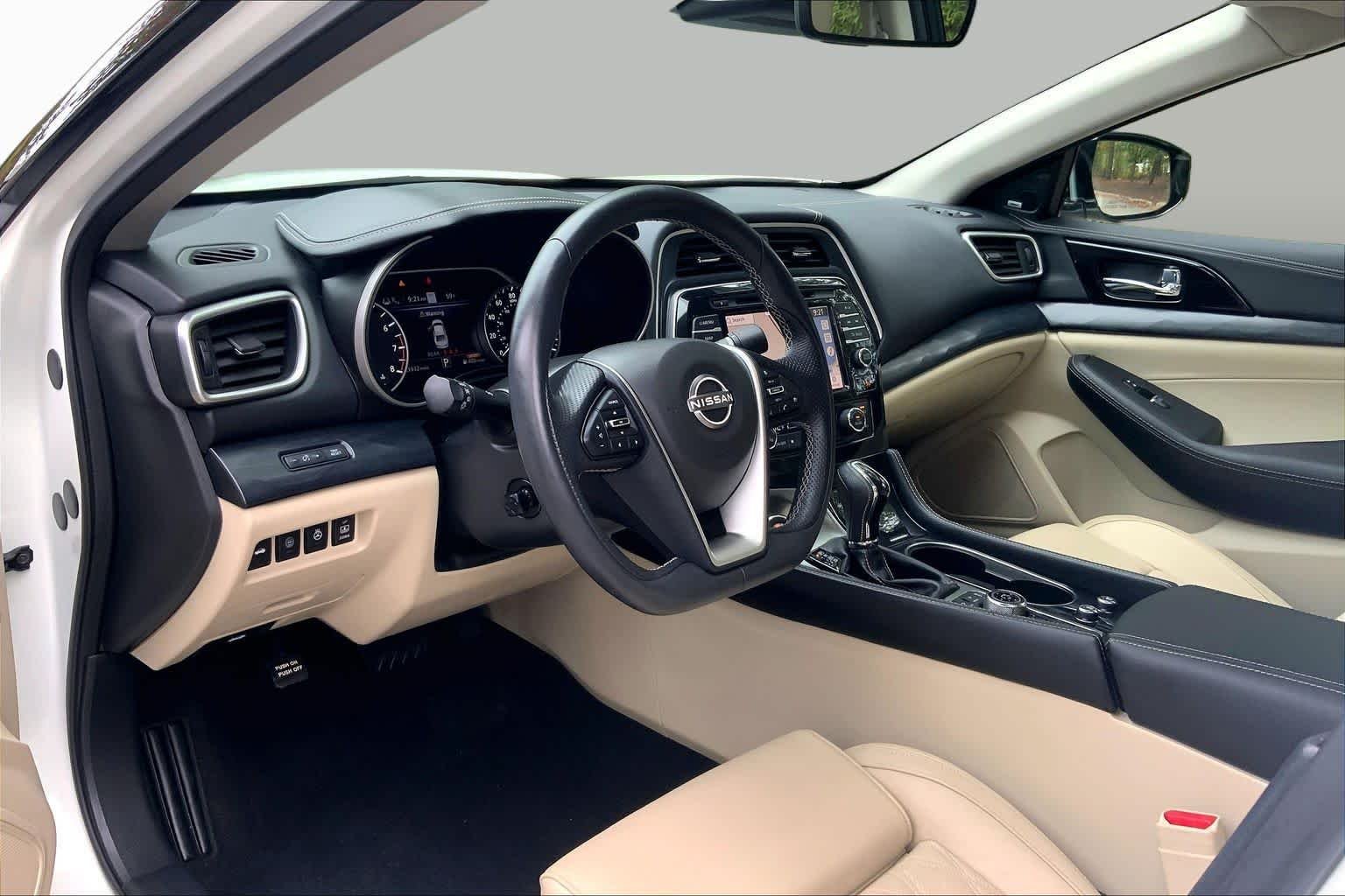 Used 2023 Pearl White Tricoat Nissan Platinum image 17