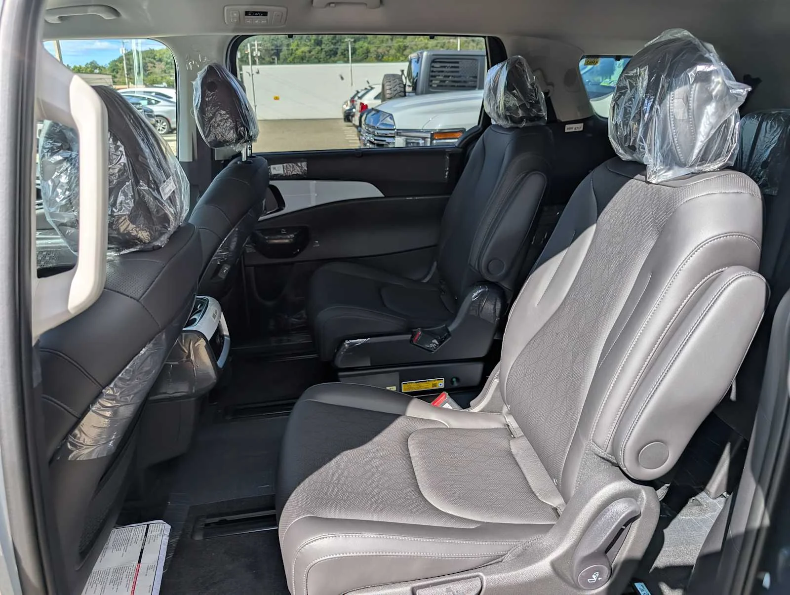 New 2027 Iceberg Green Kia EX image 18