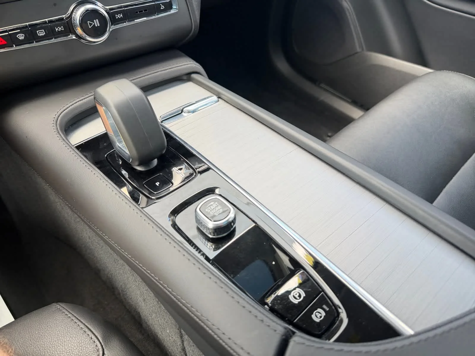Used 2025 Crystal White Metallic Volvo Core image 28