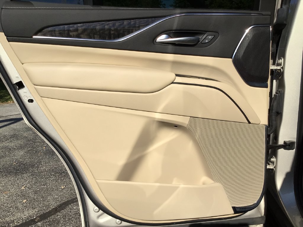 Used 2023 SANDSTONE METALLIC Cadillac 4WD Premium Luxury image 33