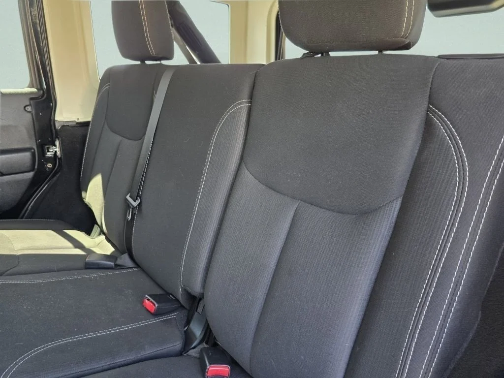 Used 2018 Black Clearcoat Jeep Sahara image 23