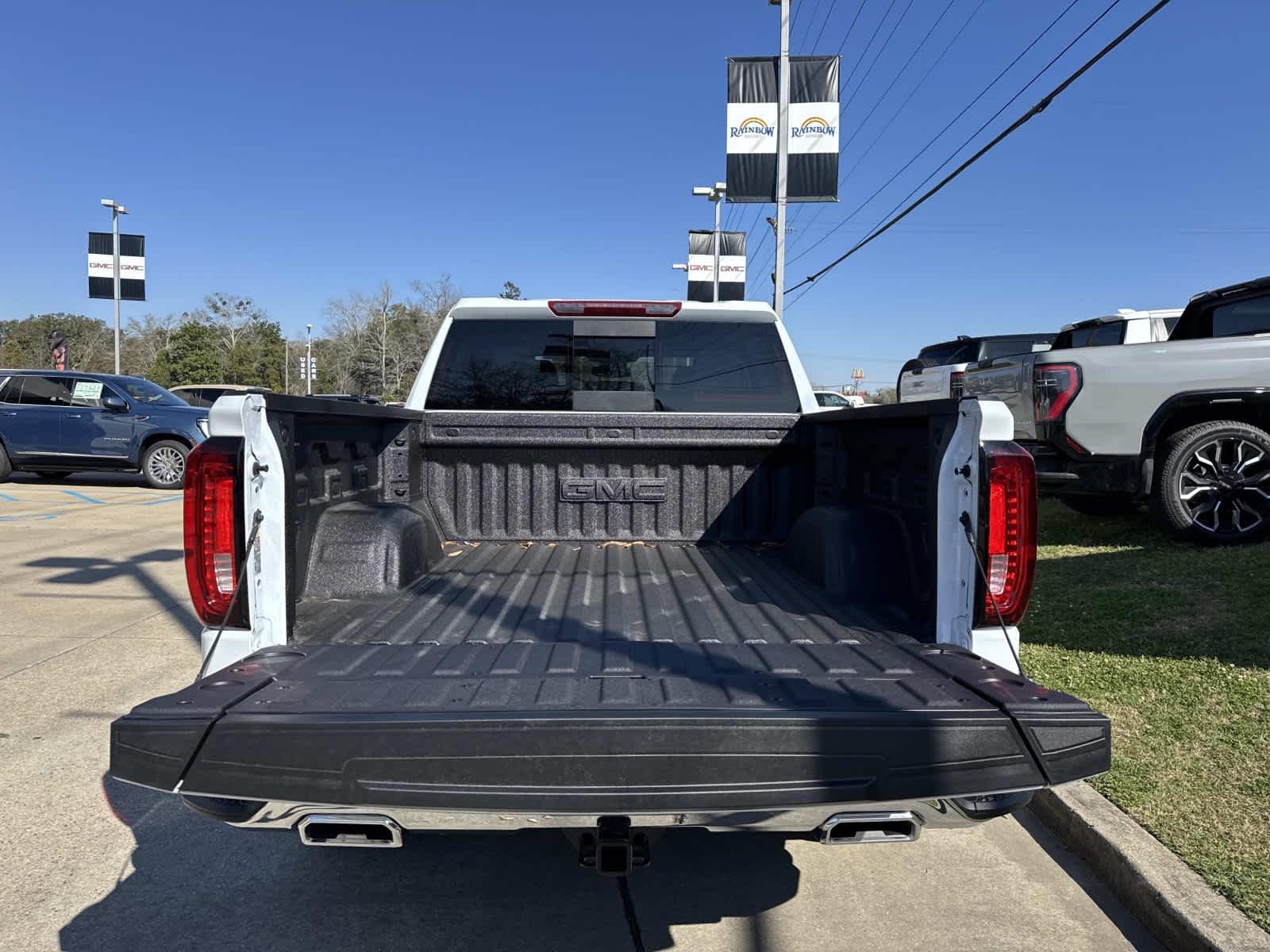 2026 GMC Sierra 1500 SLT - Photo 7