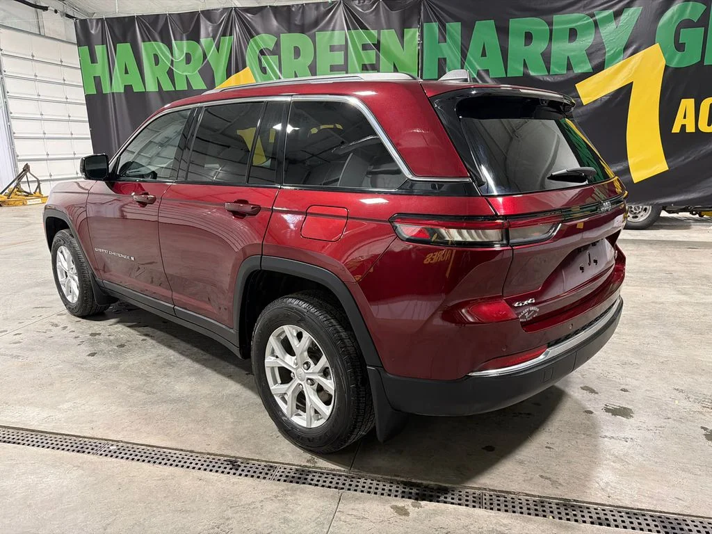 Used 2023 Velvet Red Pearlcoat Jeep Limited image 5