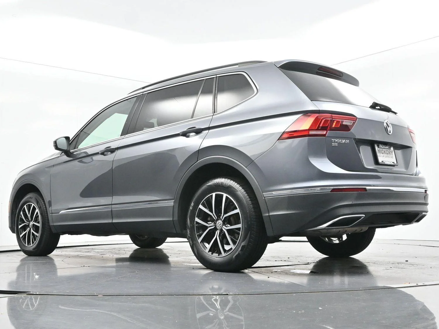 Used 2021 Platinum Gray Metallic Volkswagen SE image 42