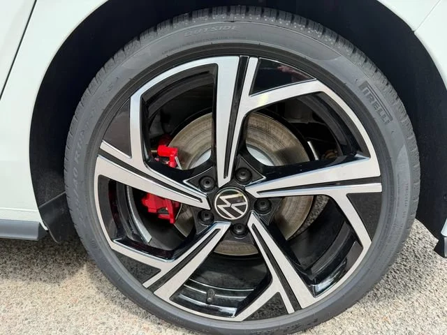 New 2026 White Pearl Volkswagen SE image 23