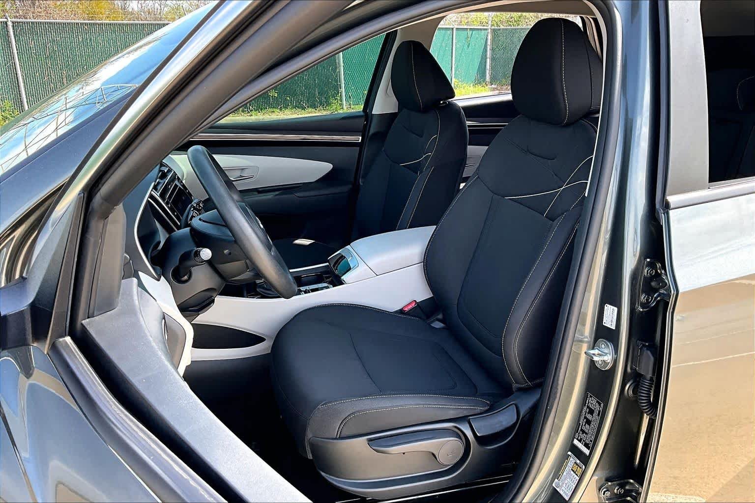 Used 2023 Amazon Gray Hyundai SE image 8