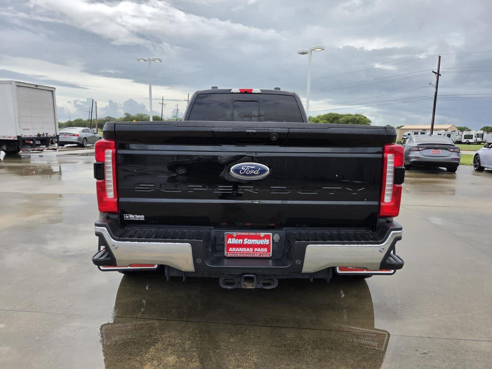 Used 2023 Agate Black Metallic Ford LARIAT image 4