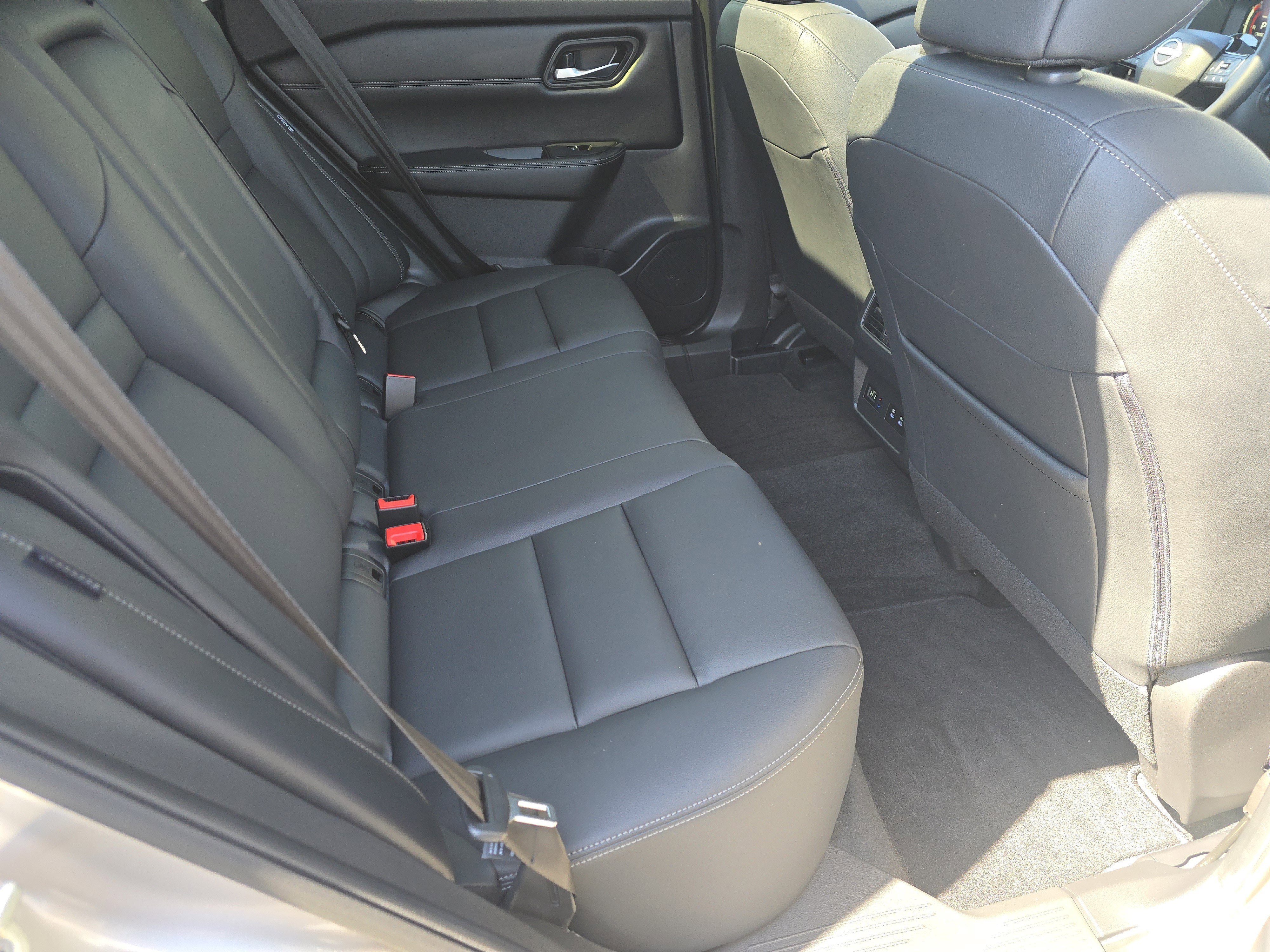 Used 2025 Champagne Silver Metallic/Super Black Nissan SL image 19