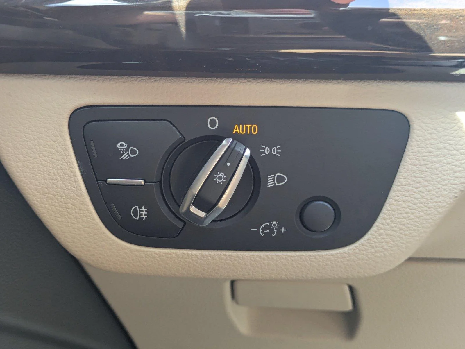 Used 2019 Moonlight Blue Metallic Audi Premium image 22