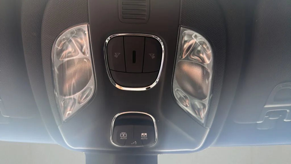 Used 2022 White Jeep High Altitude image 31