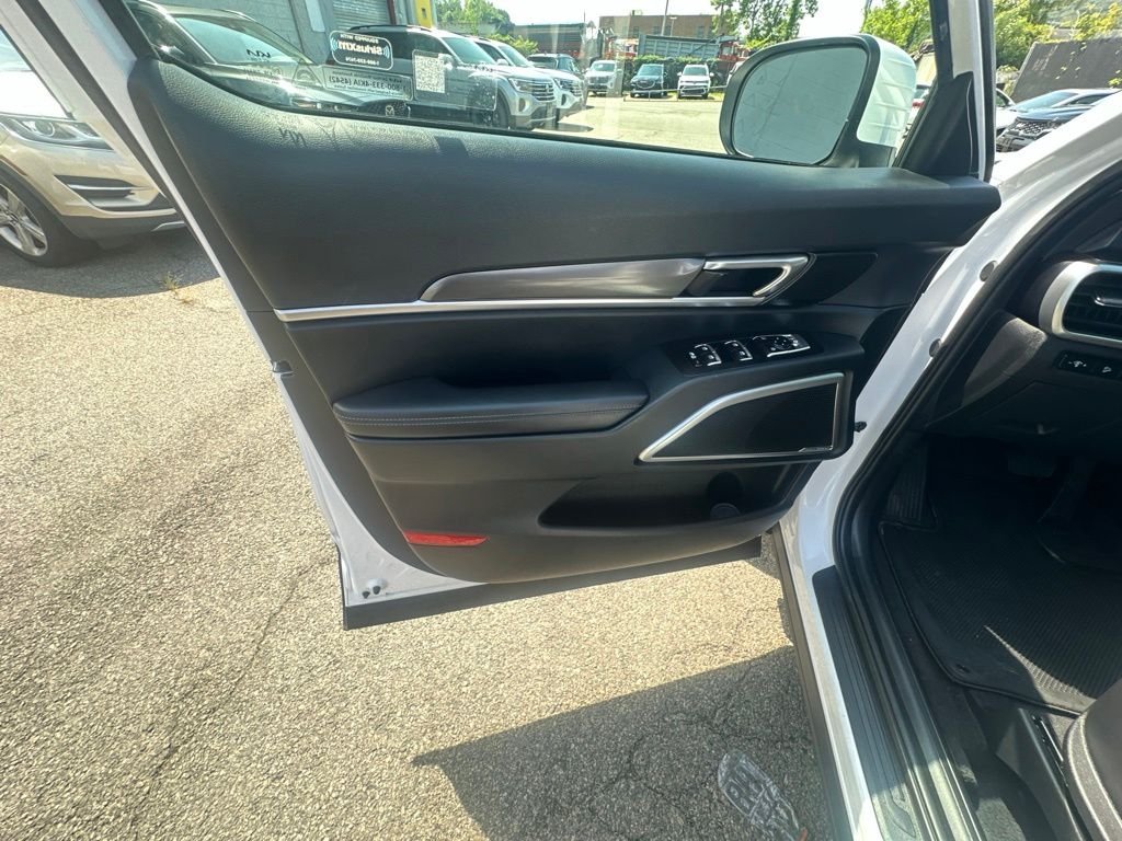 Certified Used 2024 White Kia LX image 8