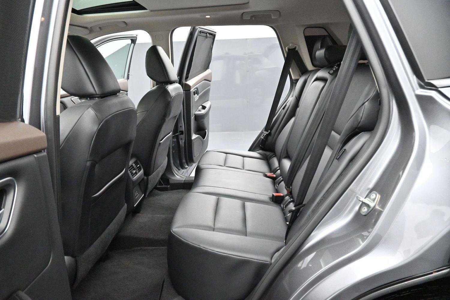Used 2021 Gun Metallic Nissan SV image 27