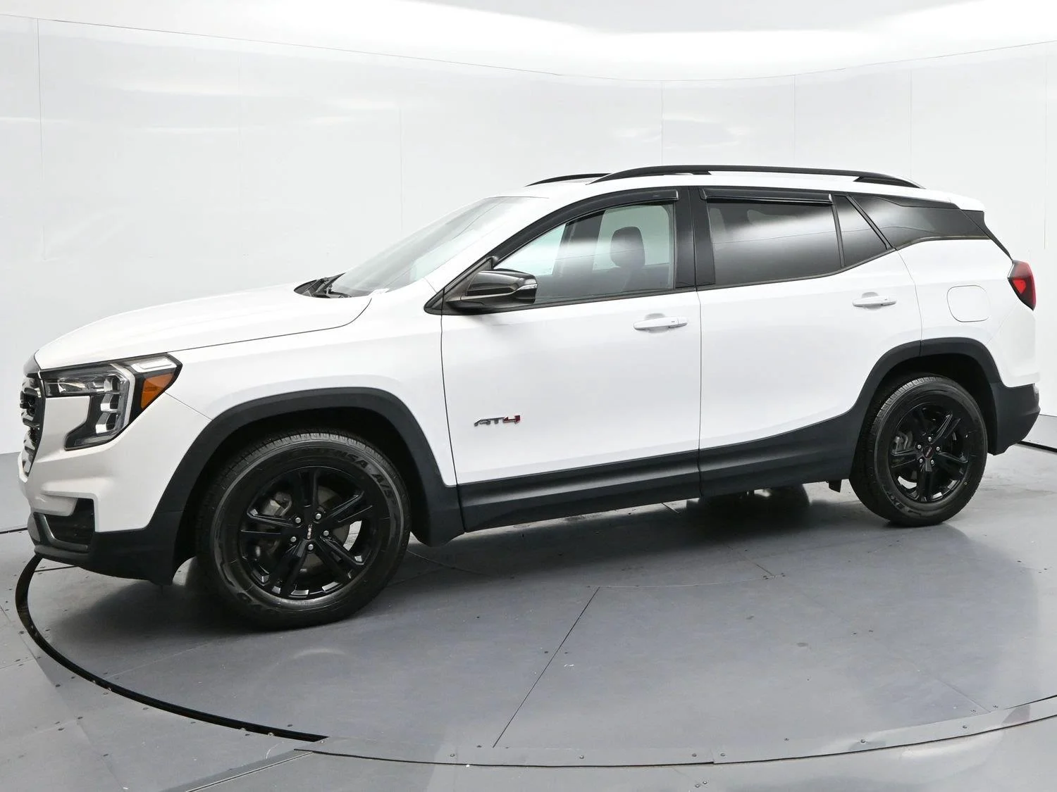 Used 2022 Summit White GMC AT4 image 4