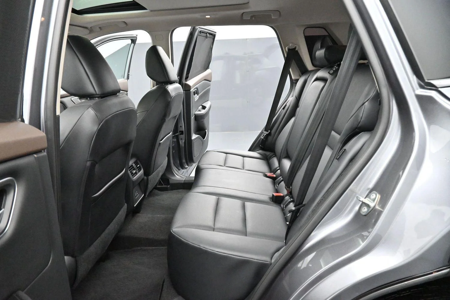 Used 2021 Gun Metallic Nissan SV image 27