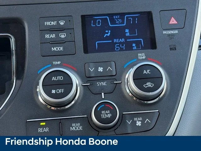 Used 2018 Gray Toyota XLE Premium image 28