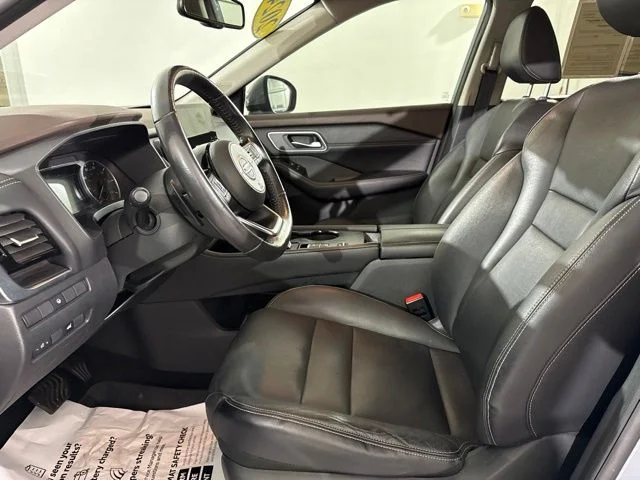 Used 2021 Gray Nissan SL image 18