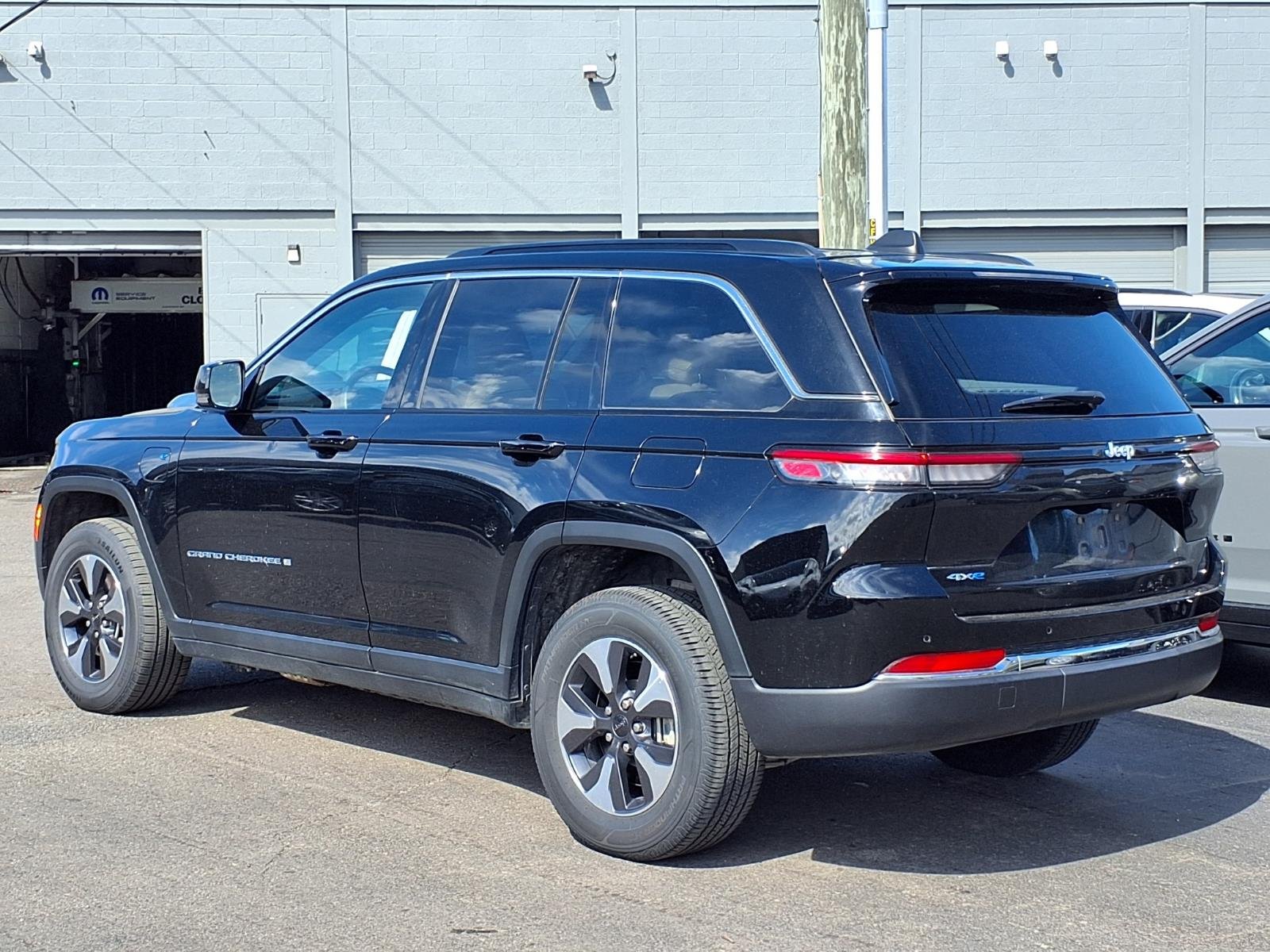 Used 2024 Diamond Black Crystal Pearl Coat Jeep 4xe image 2