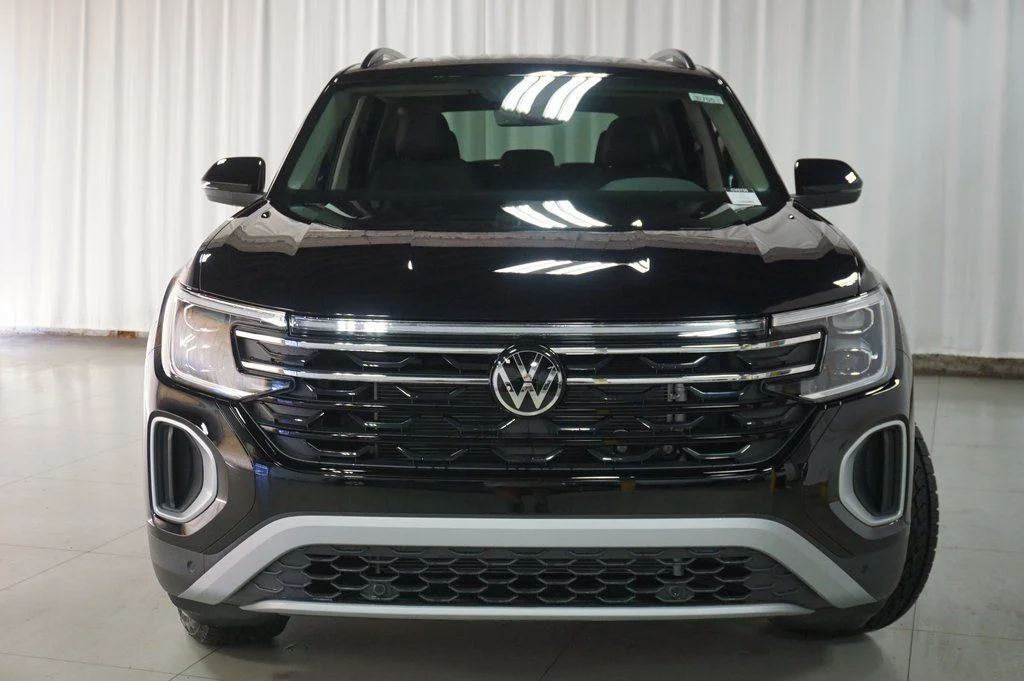 New 2026 Deep Black Volkswagen 2.0T Peak Edition image 5