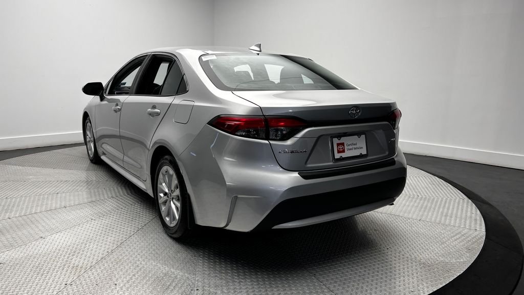 Used 2020 Silver Toyota XLE image 37