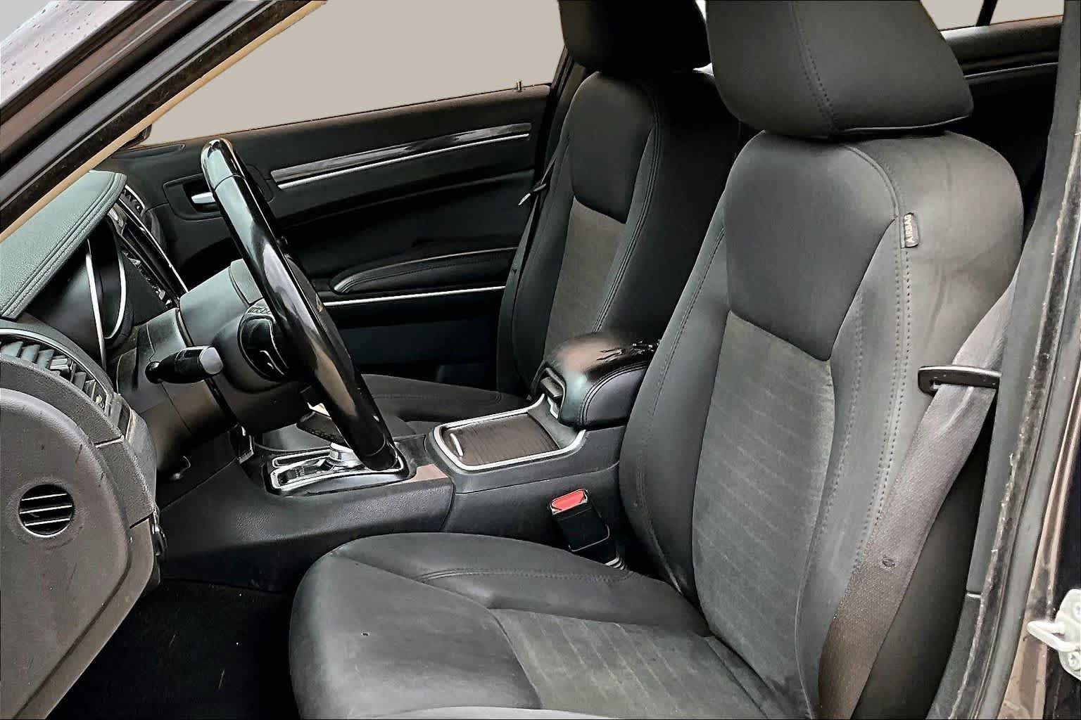 Pre-Owned 2020 Chrysler 300 Touring