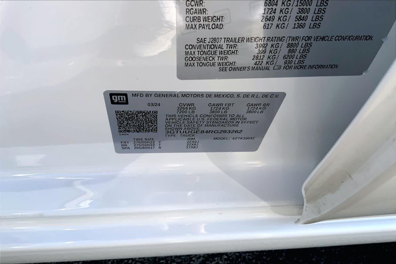 Used 2024 White Frost Tricoat GMC Denali image 34