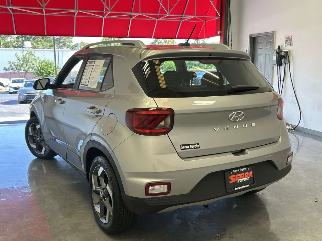 Used 2025 Silver Hyundai SEL image 5