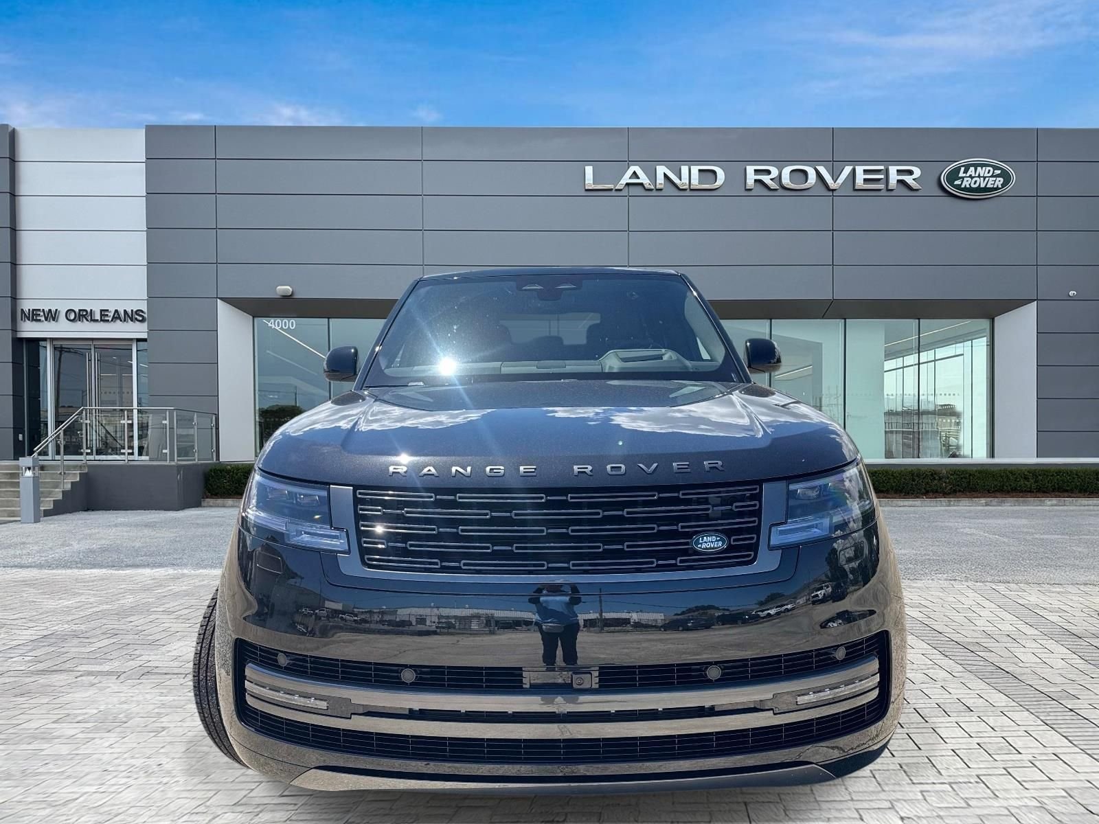 New 2026 Santorini Black Land Rover SE image 4
