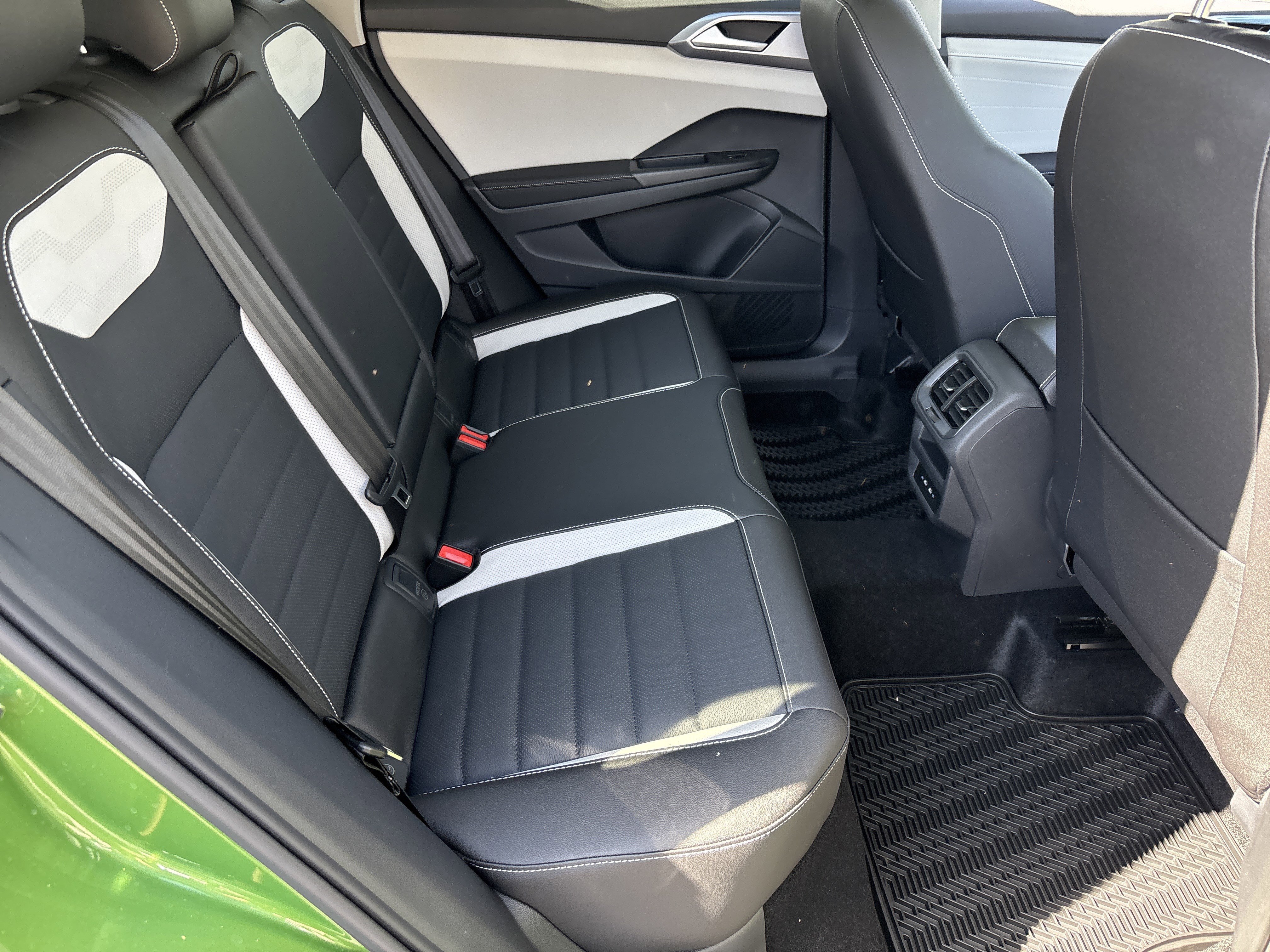 New 2026 Bright Moss Green Metallic Volkswagen SEL image 9
