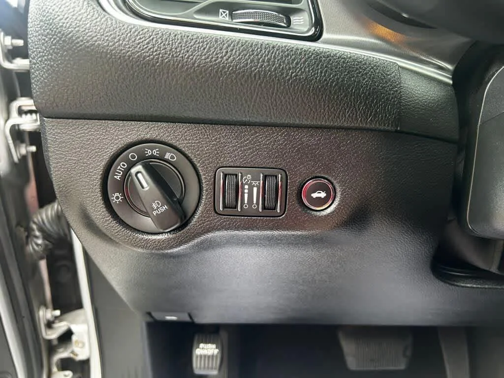 Used 2021 Triple Nickel Clearcoat Dodge R/T image 14