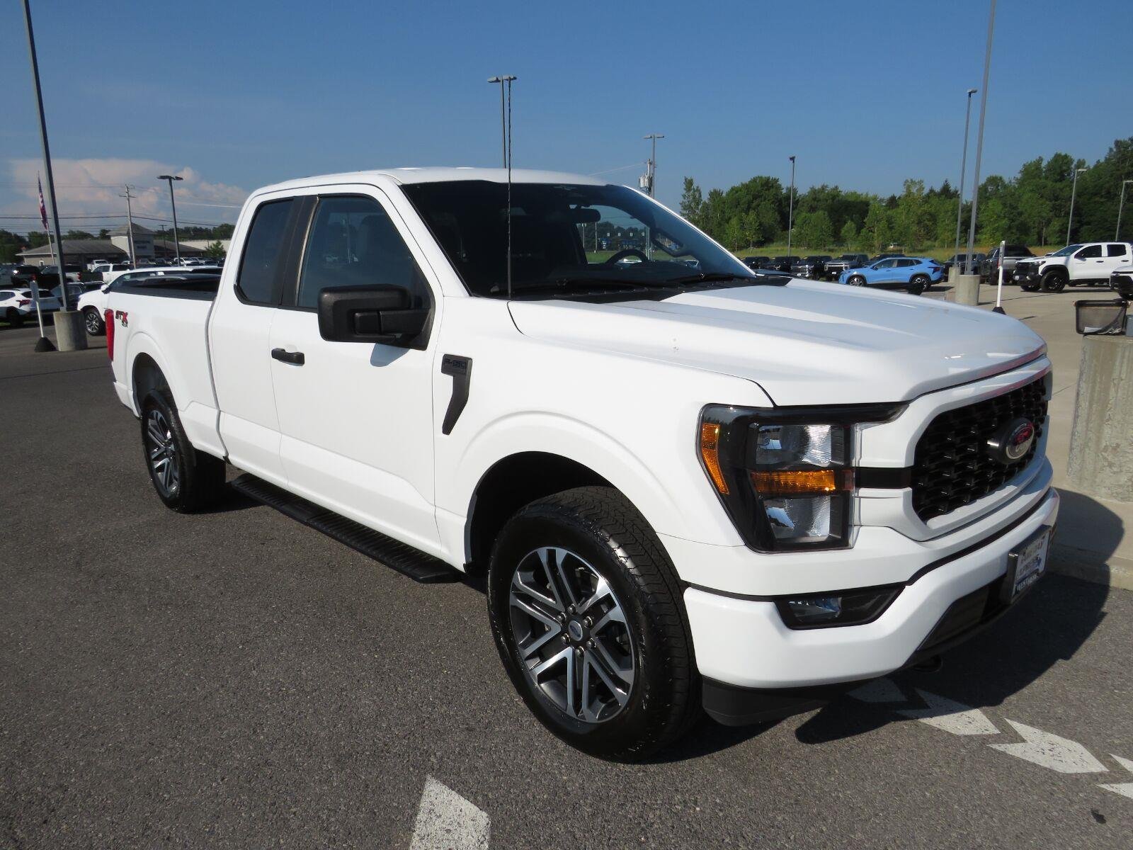 Used 2023  Ford  image 2