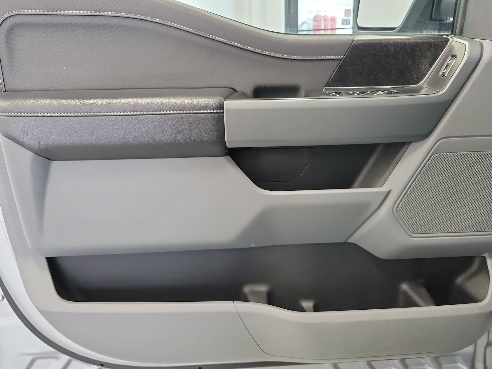 Used 2023 Silver Ford XLT image 13