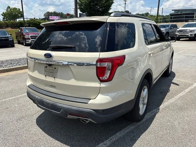 Used 2018 Silver Ford XLT image 4