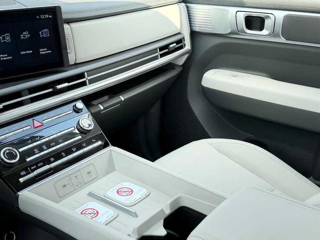 Used 2027 White Hyundai SE image 13