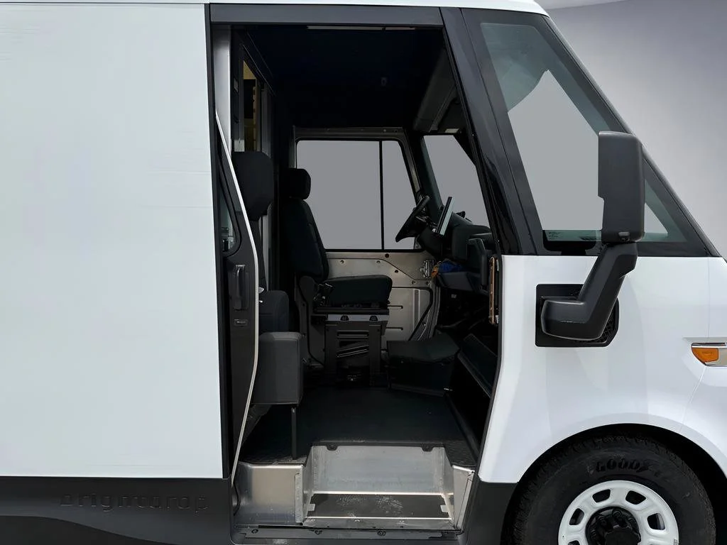 Used 2024 Oyster White BrightDrop EJY image 48