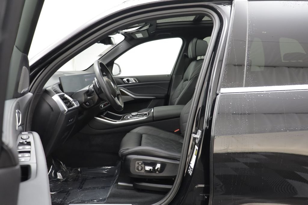 Certified Used 2026 Black Sapphire Metallic BMW xDrive40i image 5