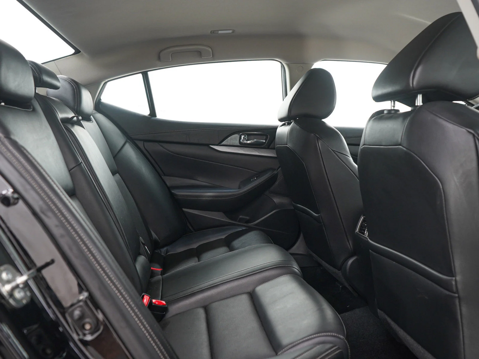 Used 2017 Super Black Nissan 3.5 SV image 12