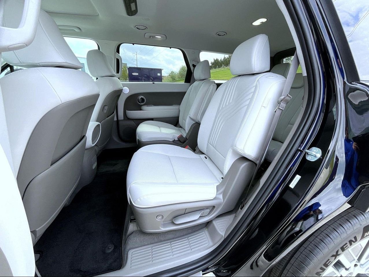 New 2026 Black Hyundai SEL Premium image 22