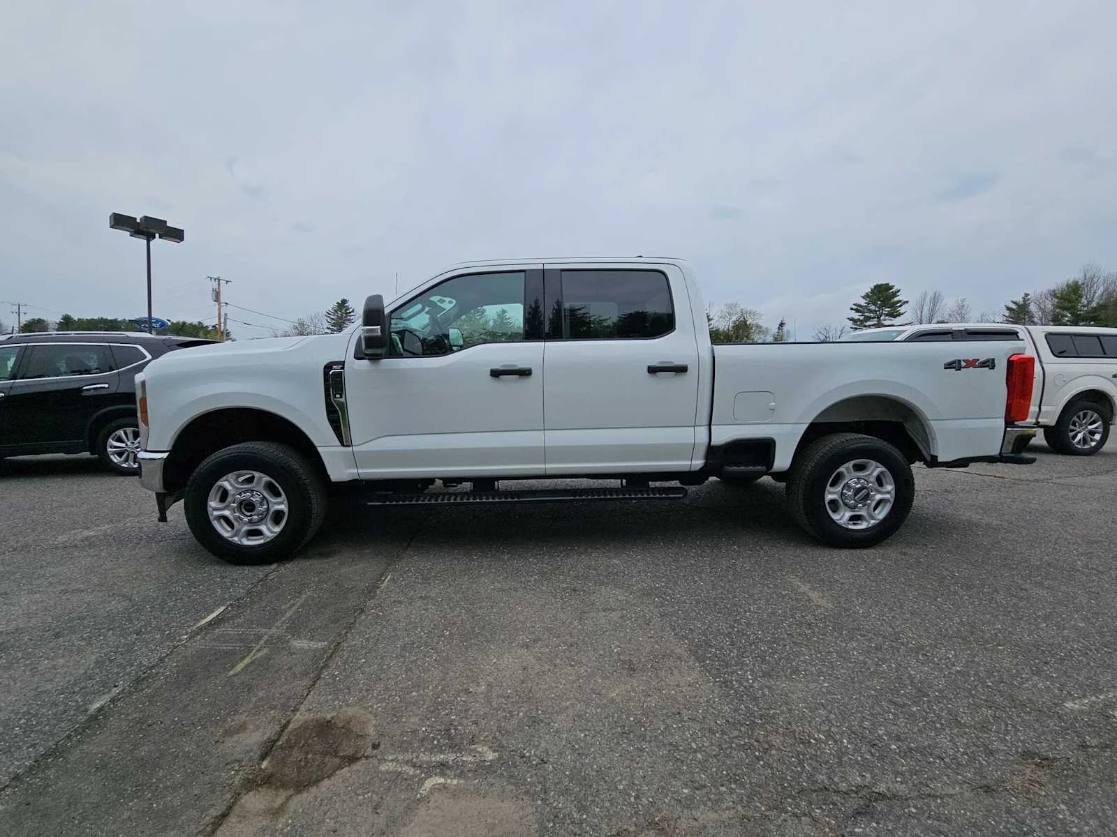 Used 2025 Oxford White Ford XLT image 4
