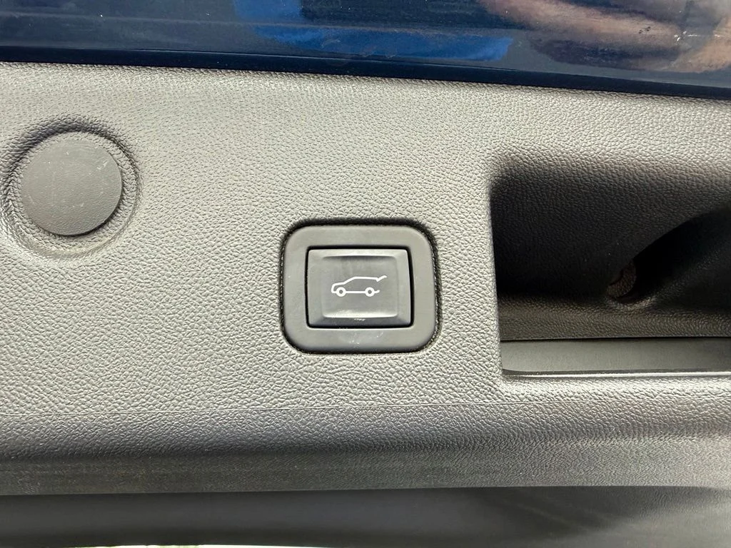 Used 2022 Blue Chevrolet Premier image 8