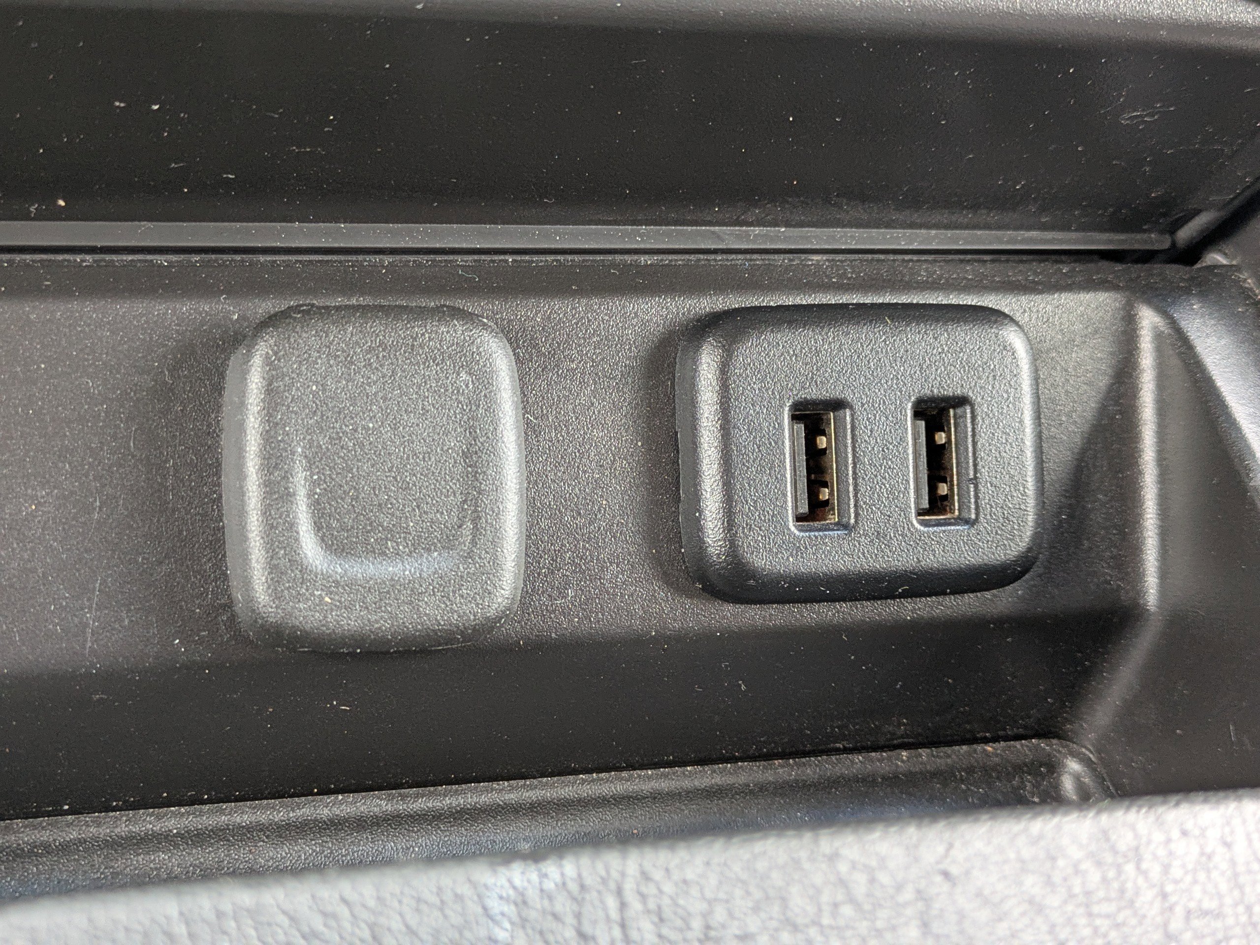 Used 2018 White Frost Tricoat GMC Denali image 35