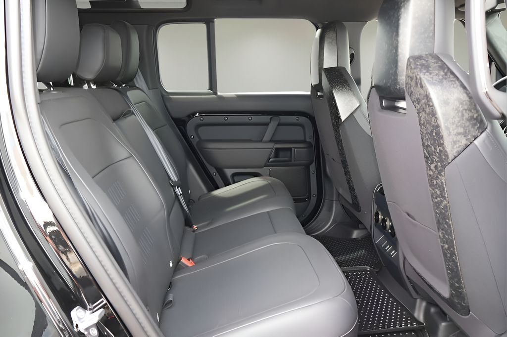 New 2026 Narvik Black LAND ROVER  image 16