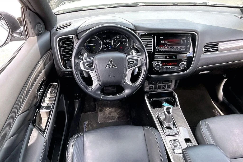 Used 2019 Alloy Silver Metallic Mitsubishi SEL image 4