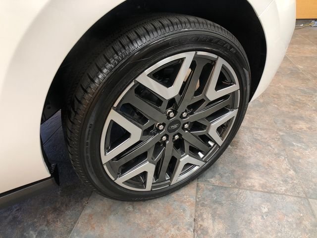 New 2026 Star White Metallic Tri-Coat Ford Platinum® image 9