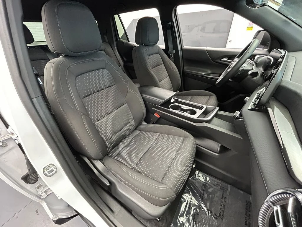 Used 2025 Summit White Chevrolet LT image 17