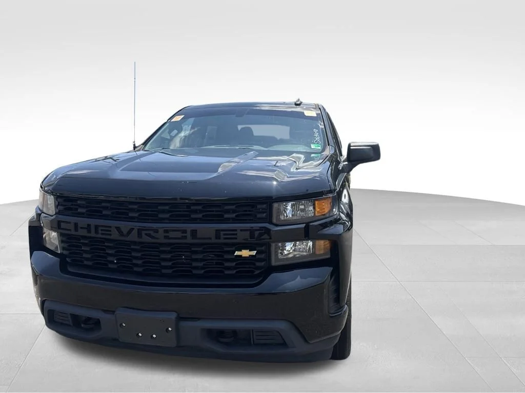 Used 2022 Black Chevrolet Custom image 5