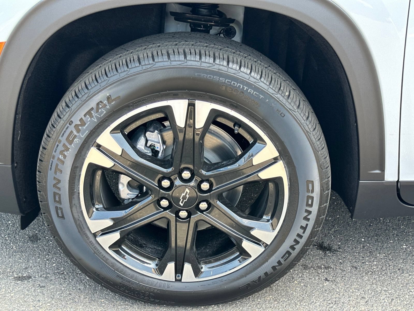 New 2027 Polar White Tricoat Chevrolet LT with Sun and Wheel Package - Exotex Seating image 10