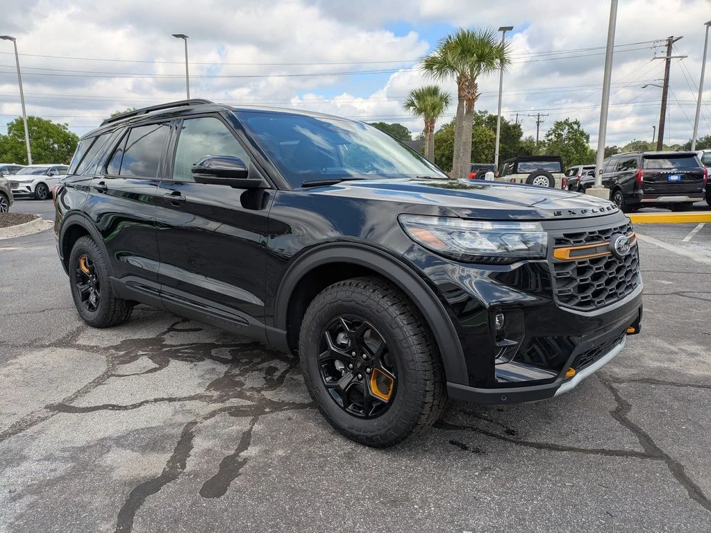 New 2026 Agate Black Metallic Ford Tremor image 2