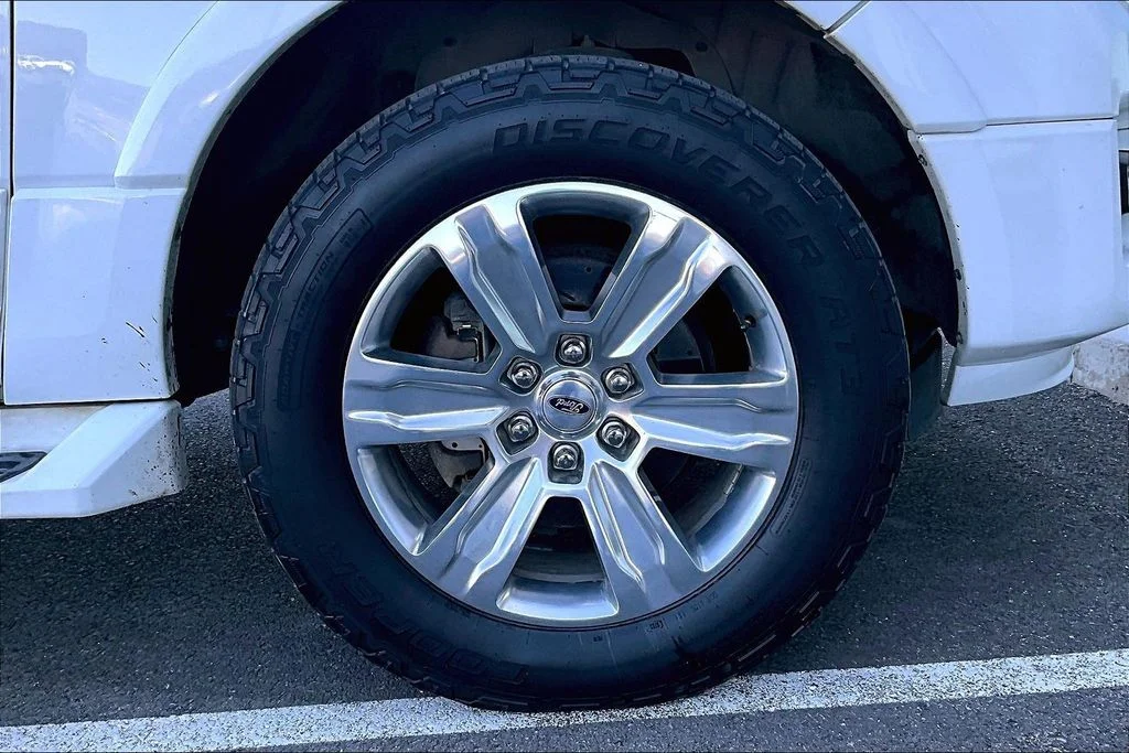 Used 2017 White Ford Limited image 9