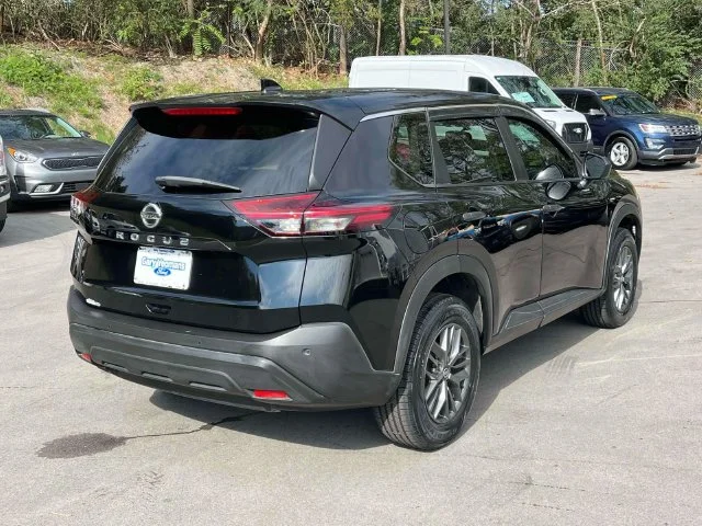 Certified Used 2021 Super Black Nissan S image 3